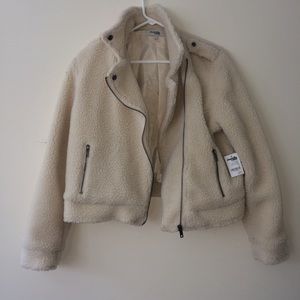 NEW OVERSIZED FUZZY JACKET size Large